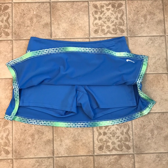 Nike DriFit Tennis Skirt Size Medium - Picture 3 of 6